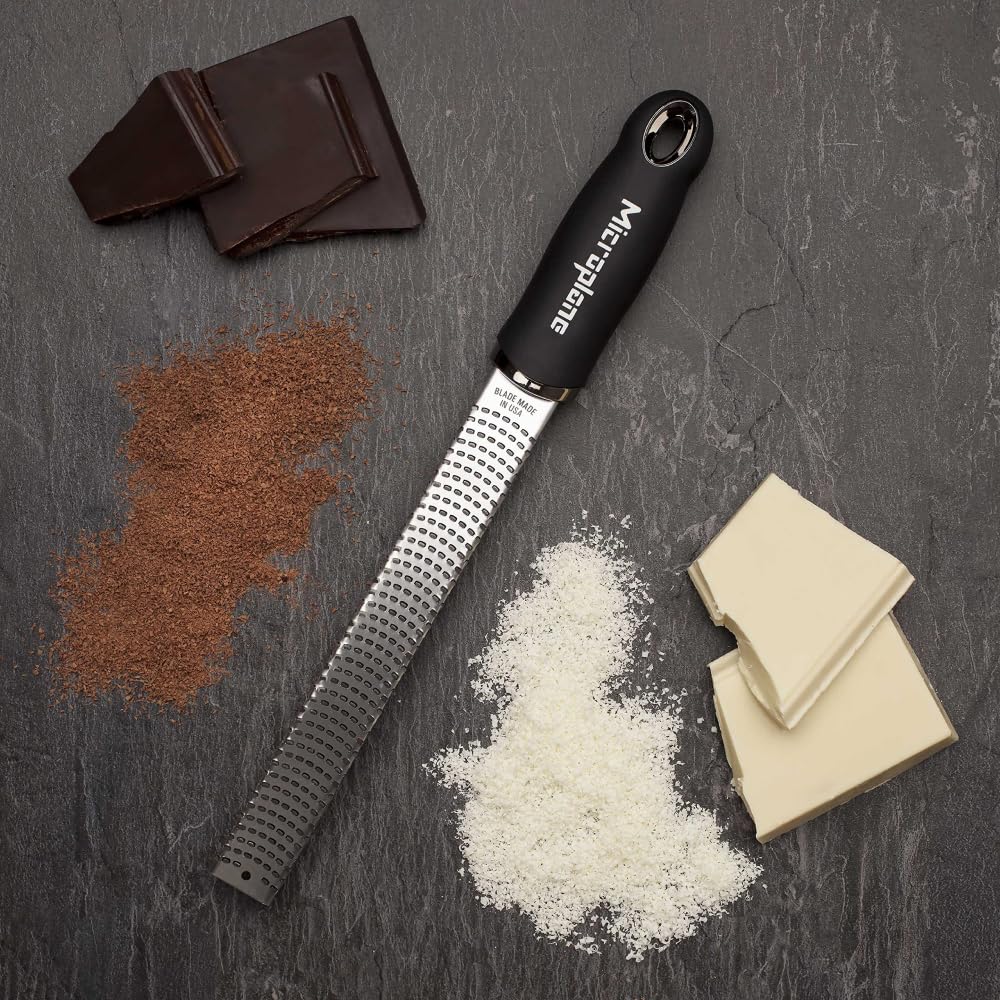Microplane Zester Küchenreibe – Edelstahlreibe für Zitrusfrüchte, Käse & Gewürze
