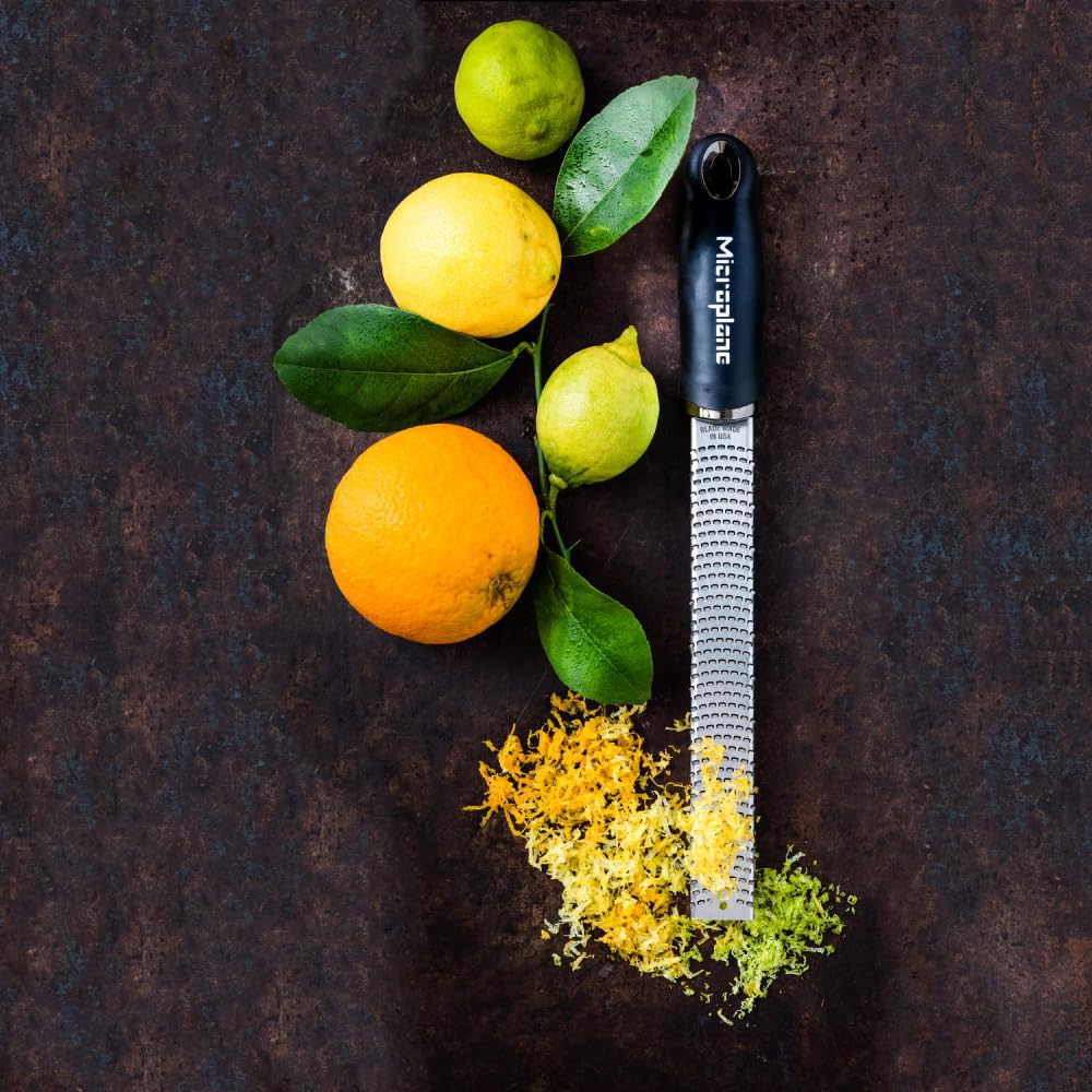 Microplane Zester Küchenreibe – Edelstahlreibe für Zitrusfrüchte, Käse & Gewürze